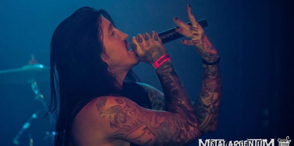 Escape The Fate en Argentina: Post-Hardcore, Cumpleaños y Conexión con el Público en Uniclub