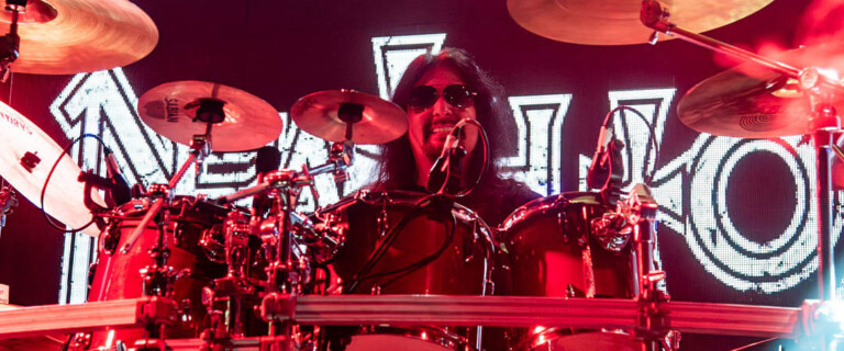 entrevistamos-a-gene-hoglan-de-death-to-all:-“muchas-cosas-que-chuck-escribio-hace-30-anos,-se-estan-cumpliendo-hoy”