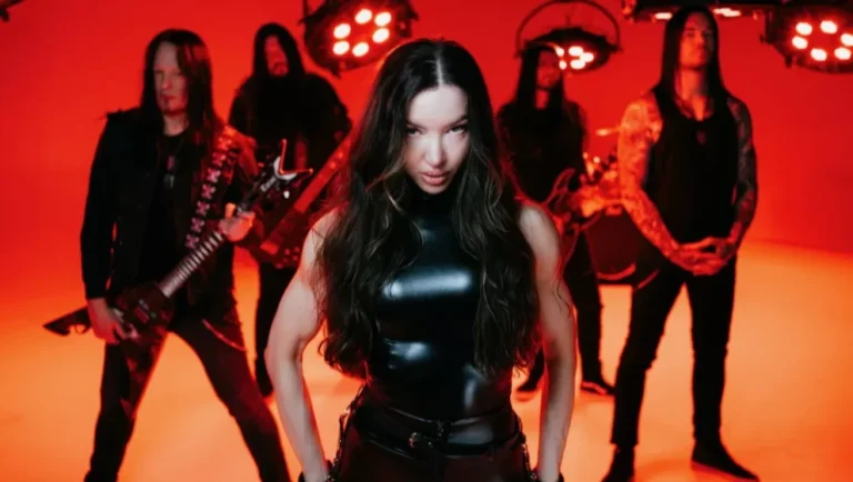 arch-enemy-presenta-a-lauren-hart-como-nueva-vocalista-y-estrena-“to-the-last-breath”-–-atanathos