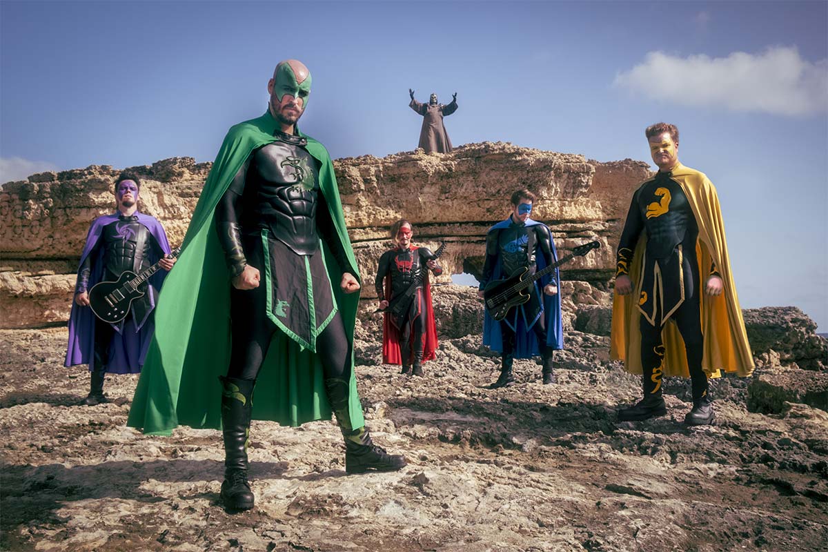 grailknights-versiona-a-abba-con-una-adaptacion-al-power-metal-de-“super-trouper”