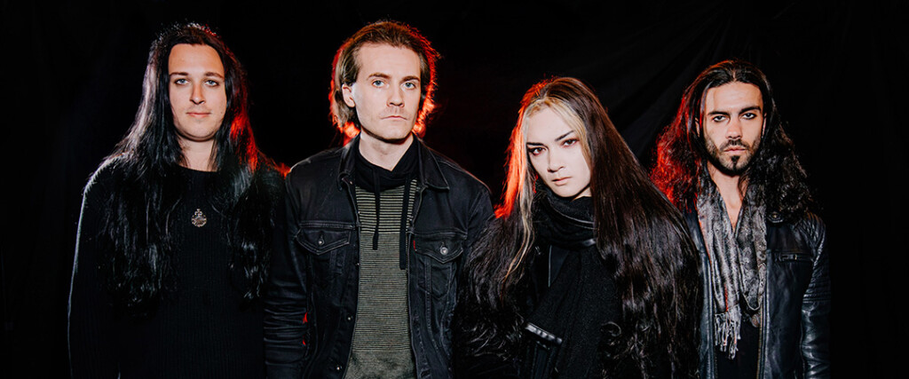 Entrevistamos a ADRIENNE COWAN de SEVEN SPIRES: Entre el caos emocional y la fantasía. – Metal-Daze Webzine