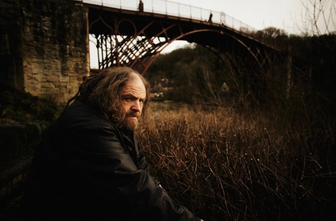 shane-embury-de-napalm-death-lanza-video-para-‘taurus’-de-su-album-debut