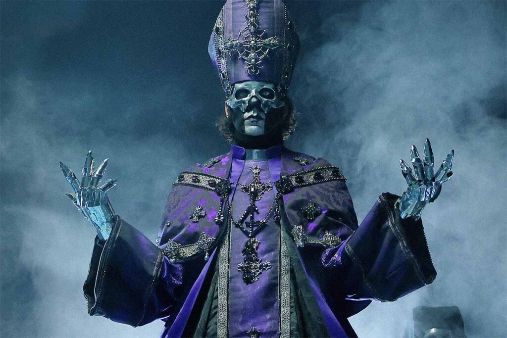ghost-estrenara-en-cines-e-imax-la-pelicula-de-su-gira-“skeletour”,-rodada-en-16-mm