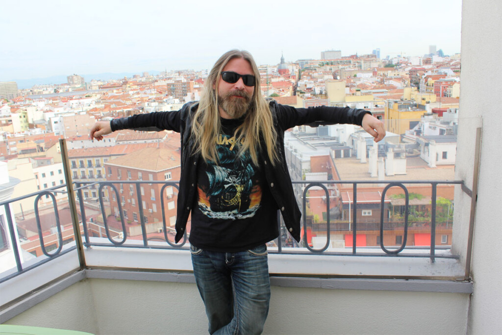 par-sundstrom:-“hay-personas-que-creen-que-sabaton-aprueba-las-guerras-y-nos-beneficiamos-de-ellas”