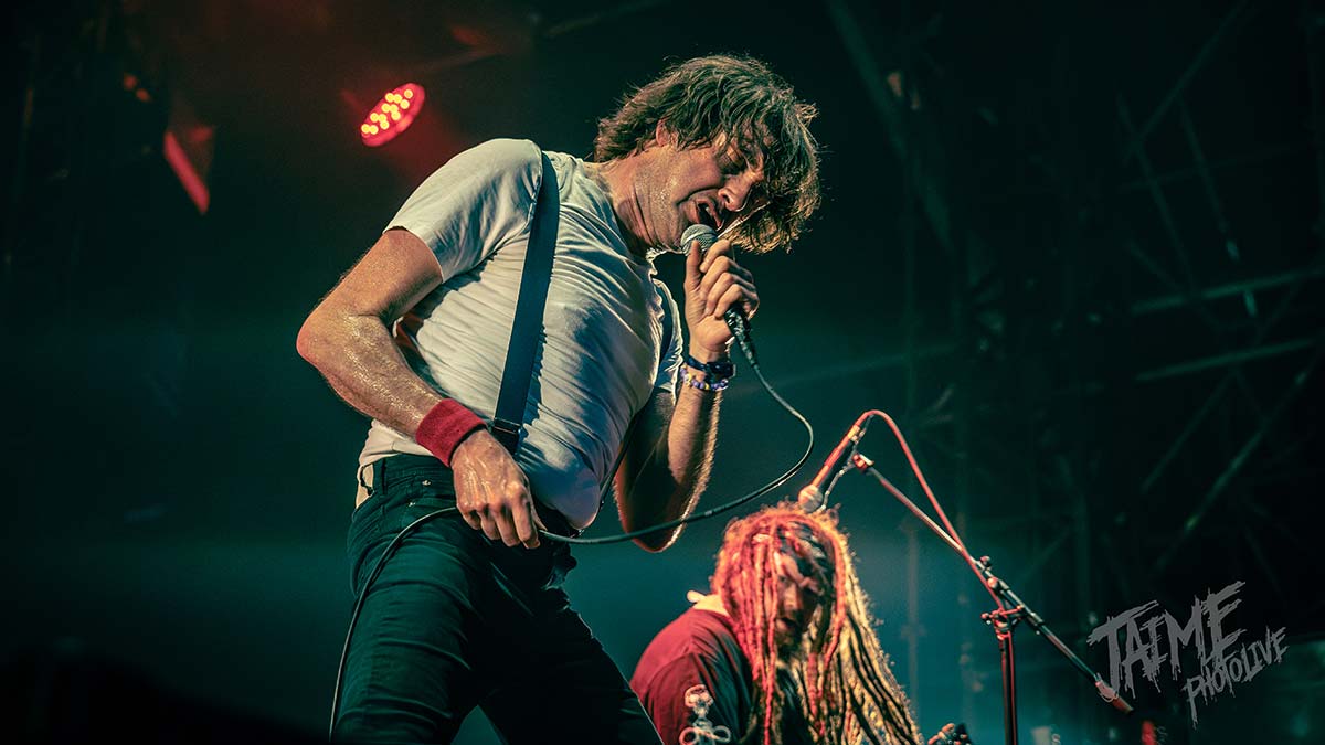 NAPALM DEATH  lleva el Grindcore al Tiny Desk, el diminuto escenario en el que muchos músicos anhelan tocar – Hellpress